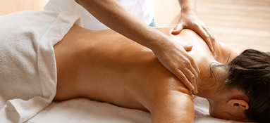 BR_Massage-Schultern_Wellness_Foto AdolfBereuter_1400x650px